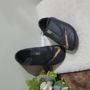 Nike Kids Black and Gold Sneakers